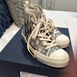Dior hightop sneakers. Size 39.
